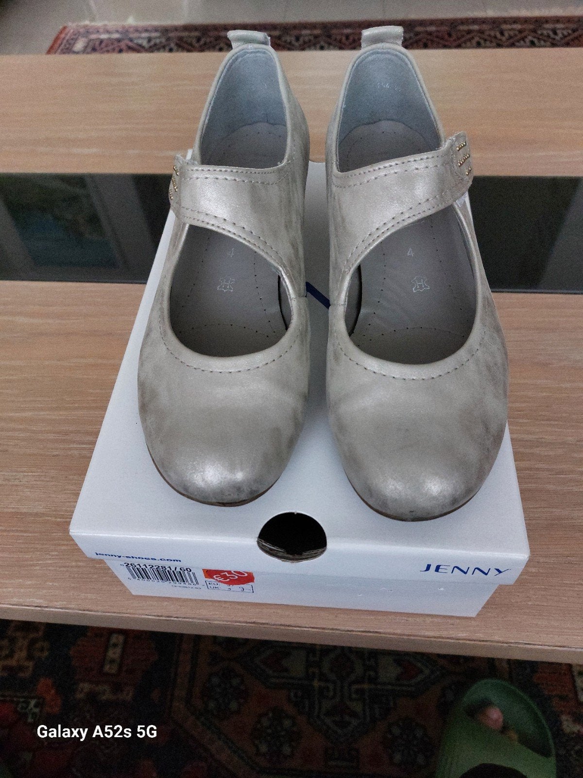 Chaussure dame pointure 37 neuve couleur métallique pour 25, Ophalen