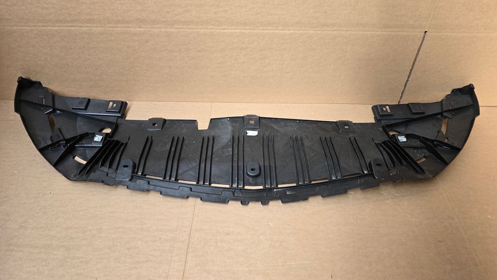 Onderplaat Bumper Mercedes B Klasse A247 AMG Afdekplaat, -, Origine de la pièce connue, Utilisé, -