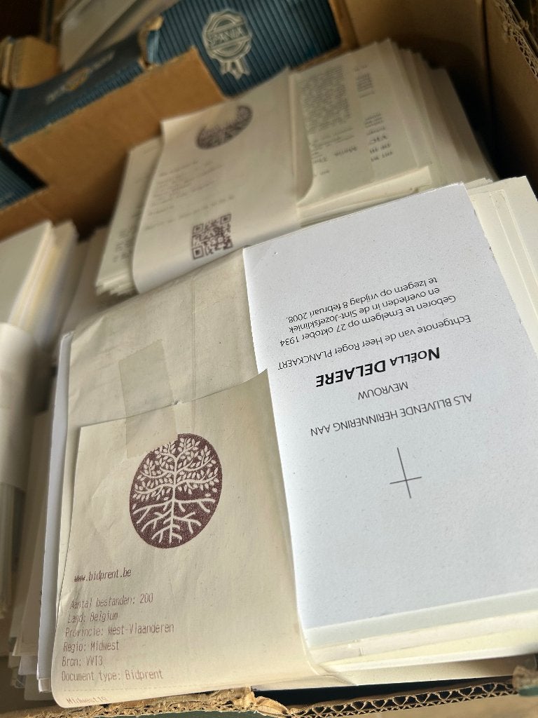 200 oude bidprentje voor genealogie / familiegeschiedenis, Ophalen of Verzenden, Bidprentje