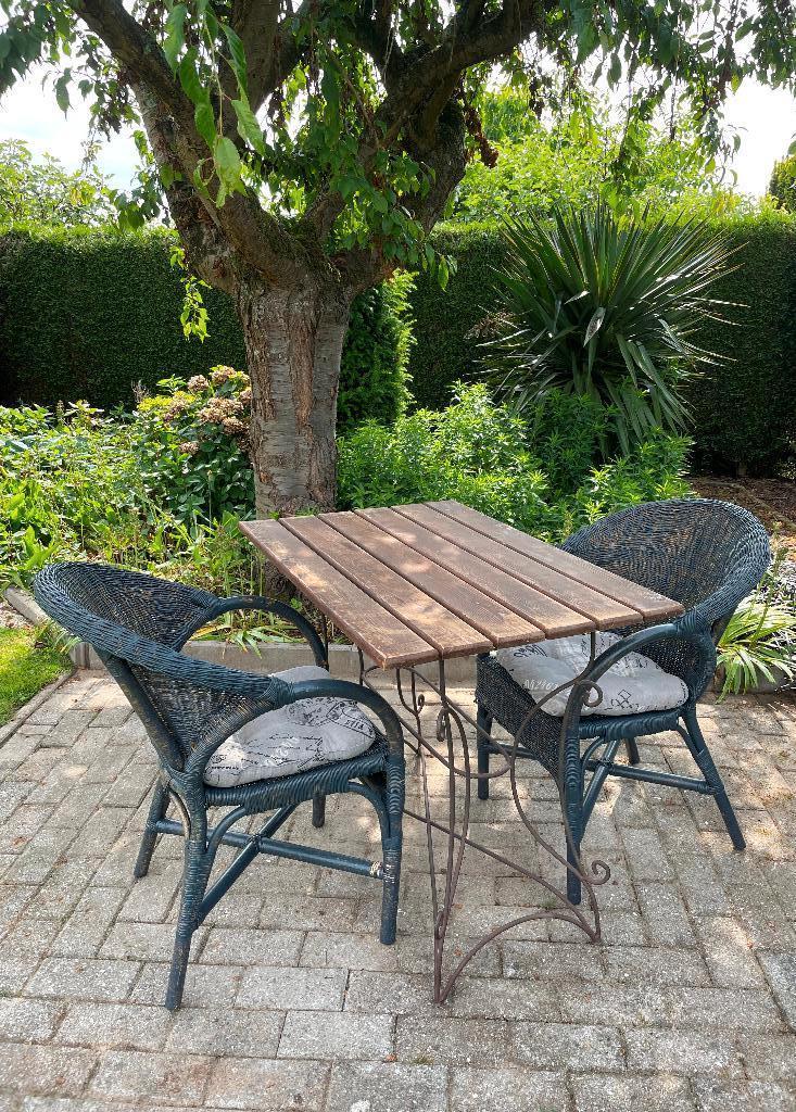 Table + 2 chaises en rotin + 2 coussins, Enlèvement, Utilisé, Autres matériaux, Sets de jardin