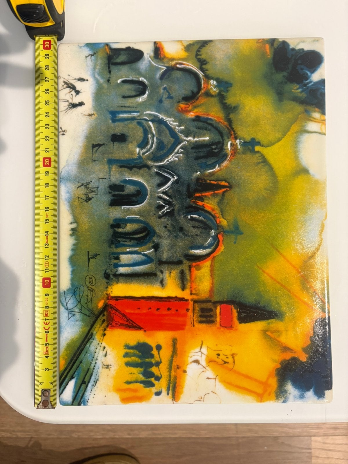 Salvador dali op porcelijn plak, Enlèvement