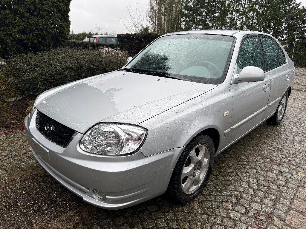 Hyundai ACCENT1.6i GLS BENZINE Automaat A/C GEKEURD CAR-PASS, Auto's, 4 deurs, 1599 cc, 4 cilinders, Grijs