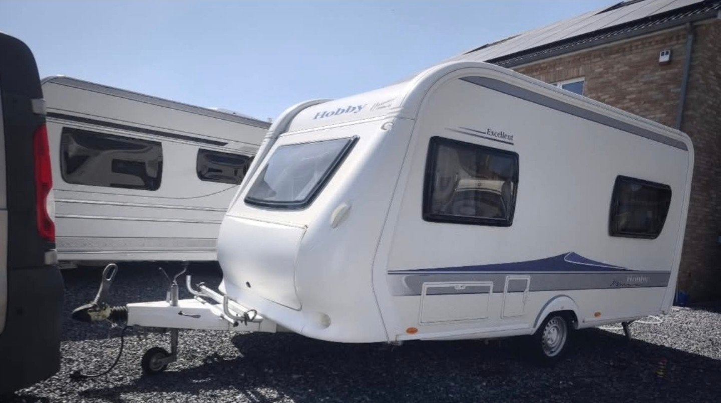 A louer caravane Hobby 440 sf excellent, Lit relevable, 6 à 7 mètres, Hobby, Jusqu'à 6