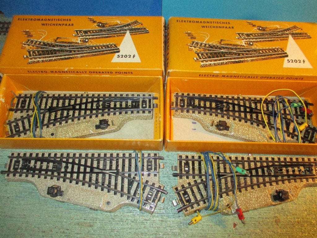 Marklin 4 Aiguillages 5202, Hobby & Loisirs créatifs, Enlèvement ou Envoi, Utilisé, Rails, Märklin