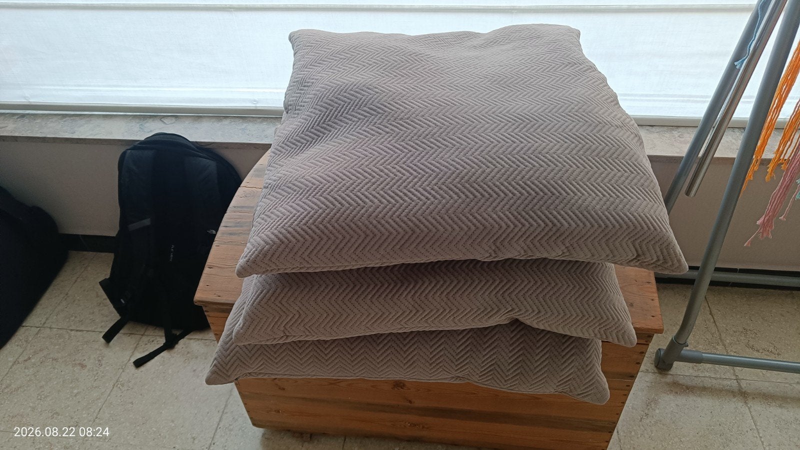 grijze kussens 60 x 60, Maison & Meubles, Canapés | Repose-pieds & Poufs, Enlèvement, 50 à 75 cm, Tissus, Carré