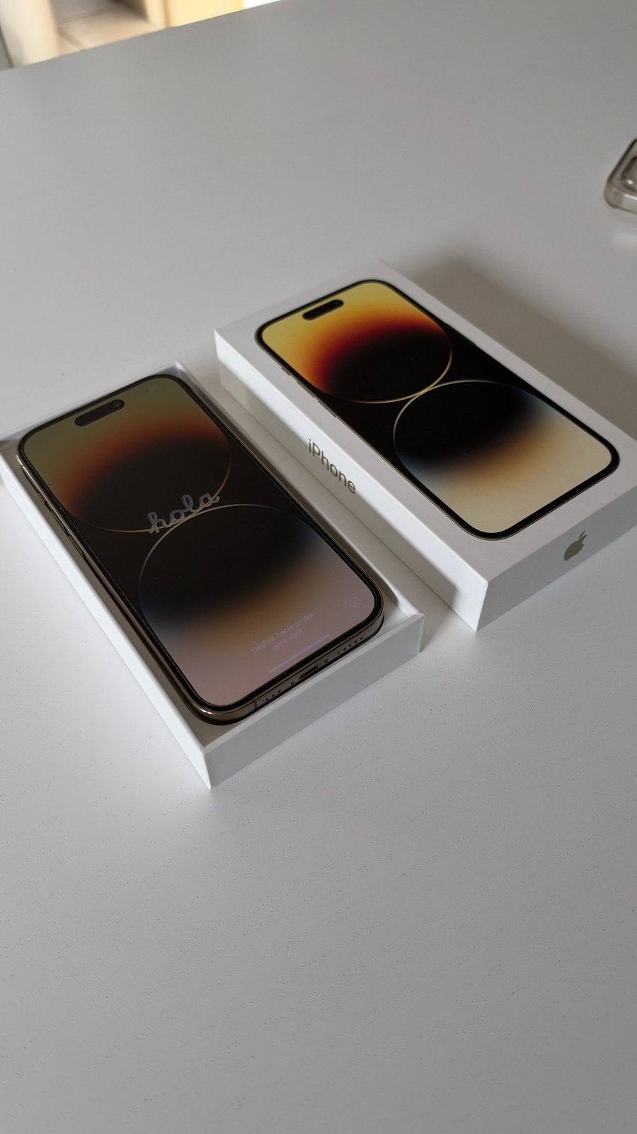 iPhone 14 Pro 256gb + coques + cables, IPhone 14 Pro, Zo goed als nieuw, 100 %, Goud