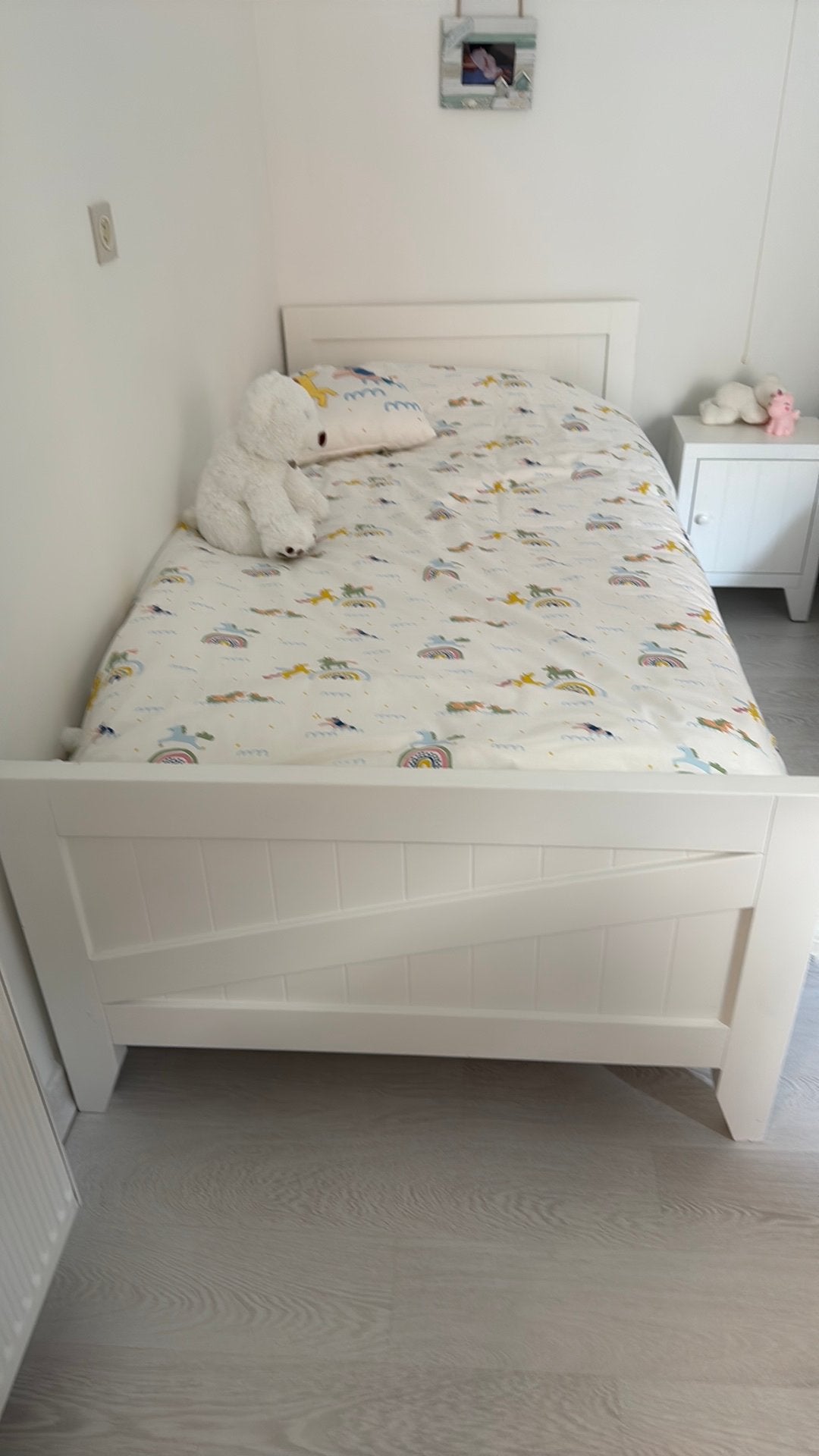 Wit bed 2 m op 90 cm met bodem zonder matras 2 stuks, Ophalen, Zo goed als nieuw, Matras