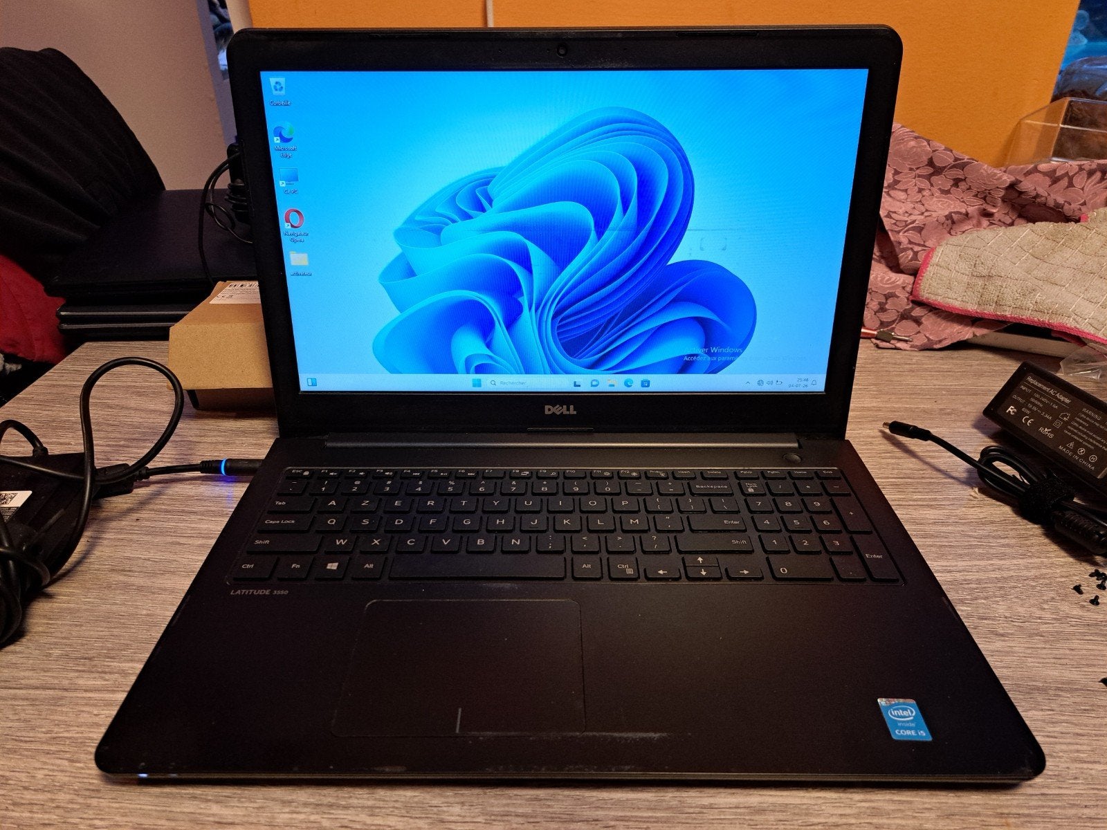 Dell latitude 3550 de 15.6" i5 de 4gb+ssd 240gb+intel h5500, 240gb, Enlèvement ou Envoi, 16 pouces, SSD