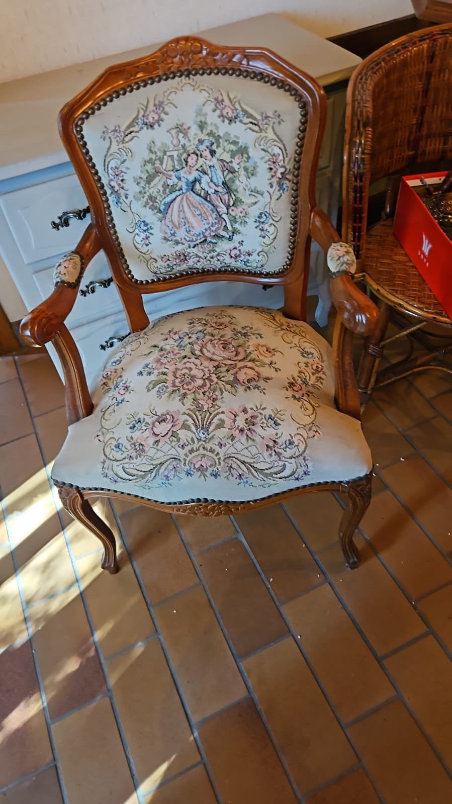 Fauteuil cabriolet   Louis XV en tapisserie d'Aubusson, Antiquités & Art, Enlèvement