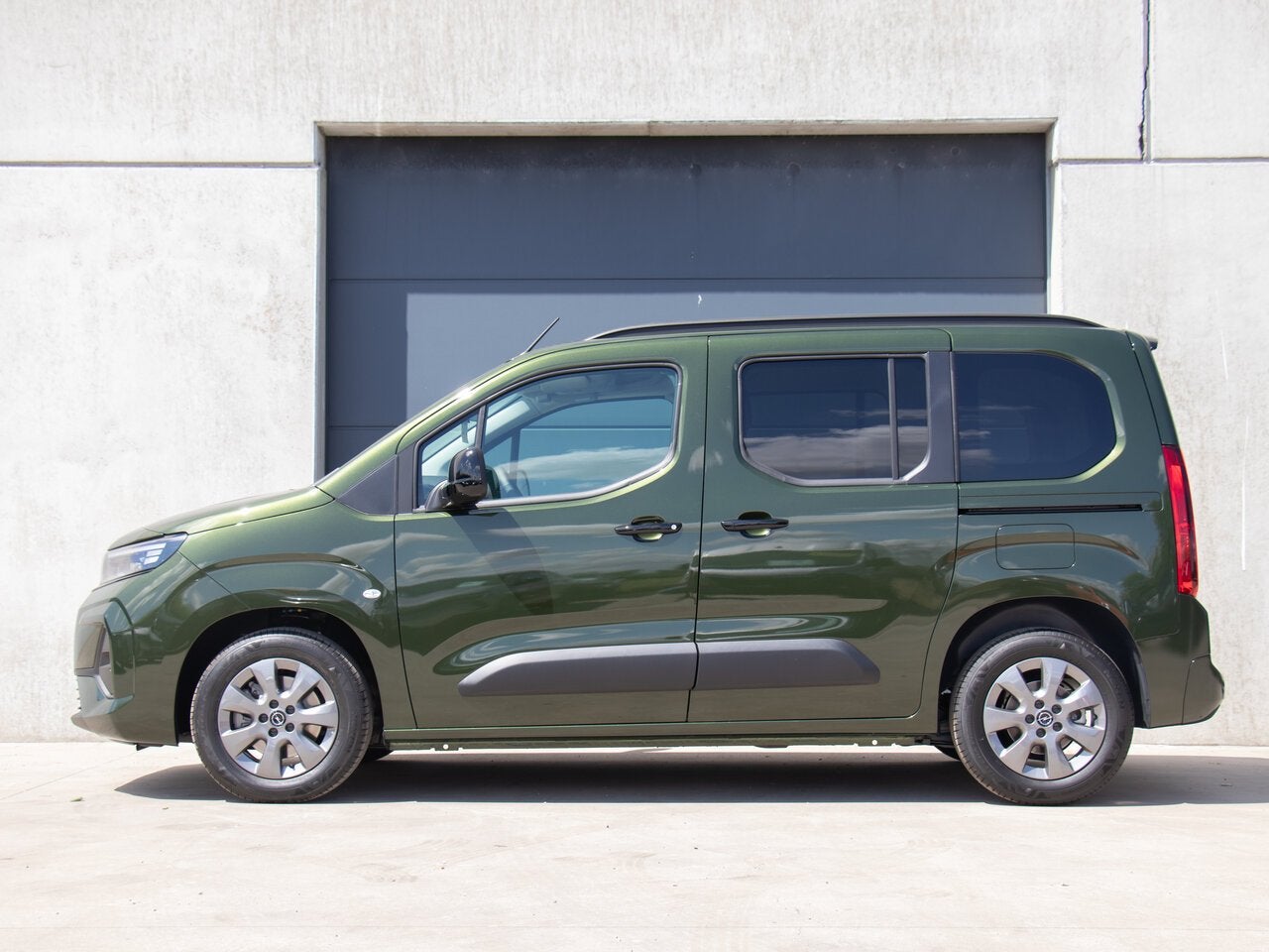 Opel Combo Life L1 1.2T MT6 110PK CAMERA|NAVI|DEMO, 0 kg, Monovolume, 0 kg, https://public.car-pass.be/vhr/f56bb4dd-0b20-4601-8c13-5cc2d83fefc0