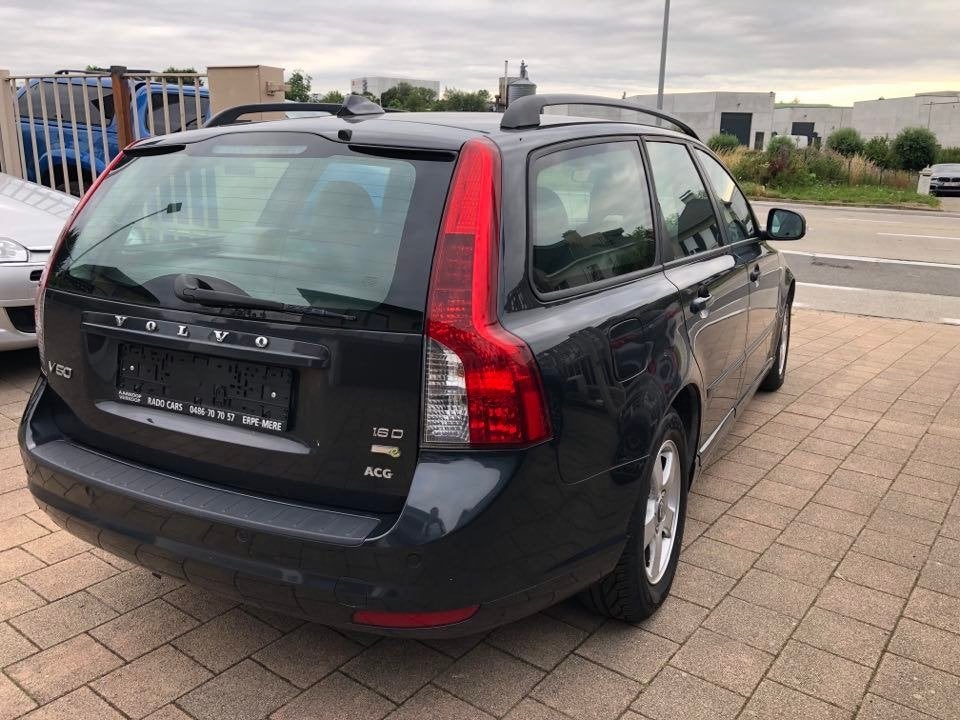 Volvo V 50 Diesel van 2010, Auto's, https://public.car-pass.be/vhr/acbc4a08-fed7-4cbb-b0e8-df2c743f44f2, Euro 5, 1600 cc, Zwart