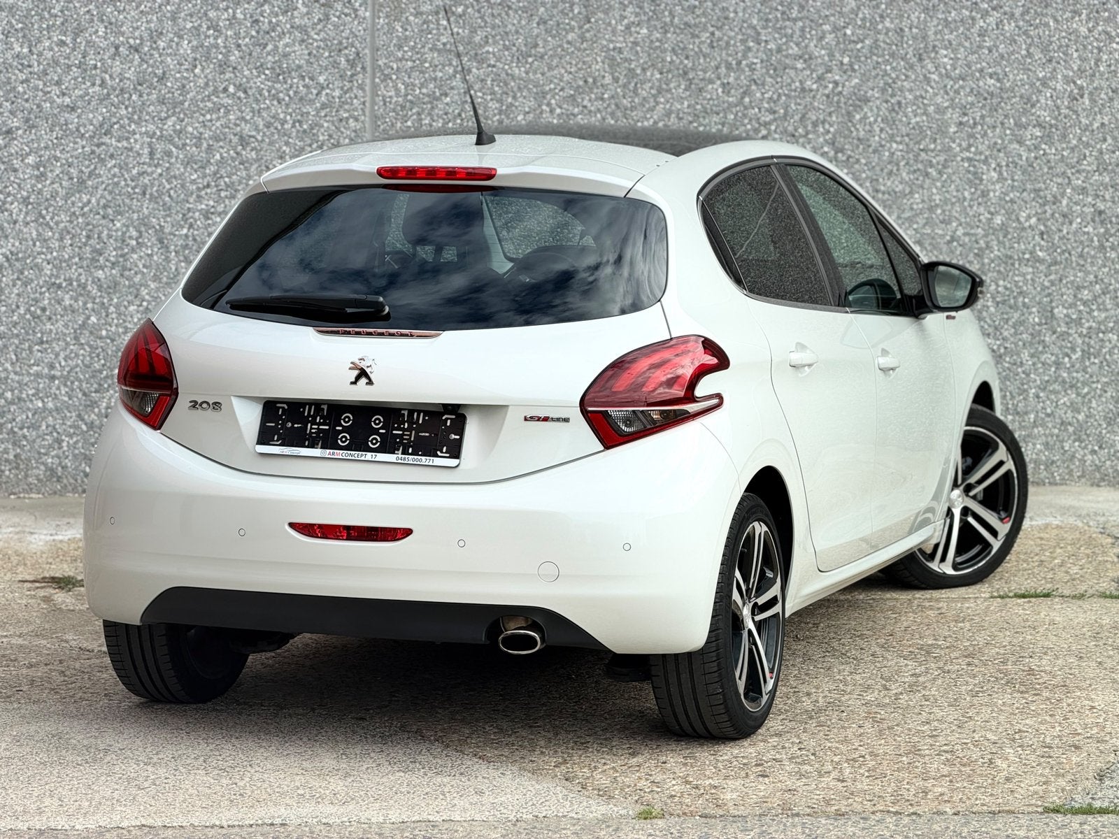 Peugeot 208 GT Line 1.2 Essence AUTOMATIQUE Garantie 12 Mois, Autos, https://public.car-pass.be/vhr/2fb64ae7-872b-46be-a2d8-43749b20b9c7