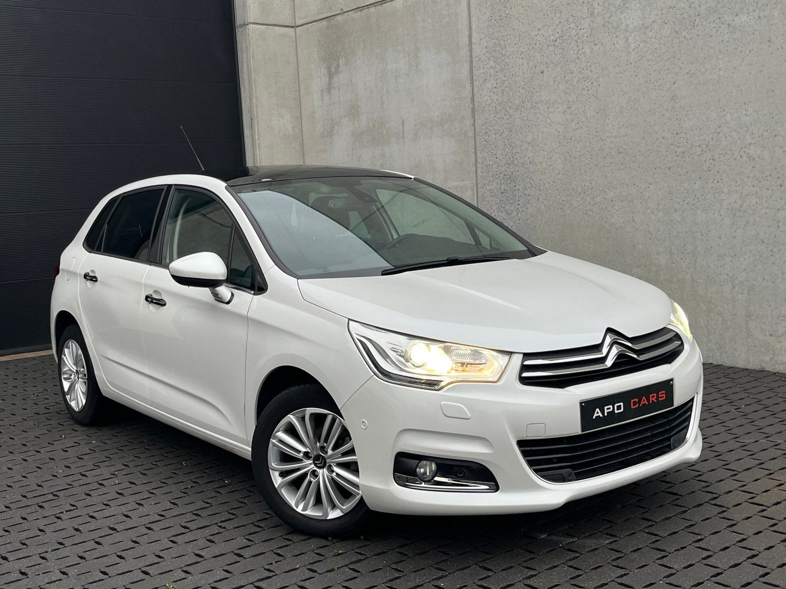 Citroën C4 1.2 24.000km!! automaat gps/xenon/panodak/..., Auto's, Dealer onderhouden, Stof, 1199 cc, 5 zetels