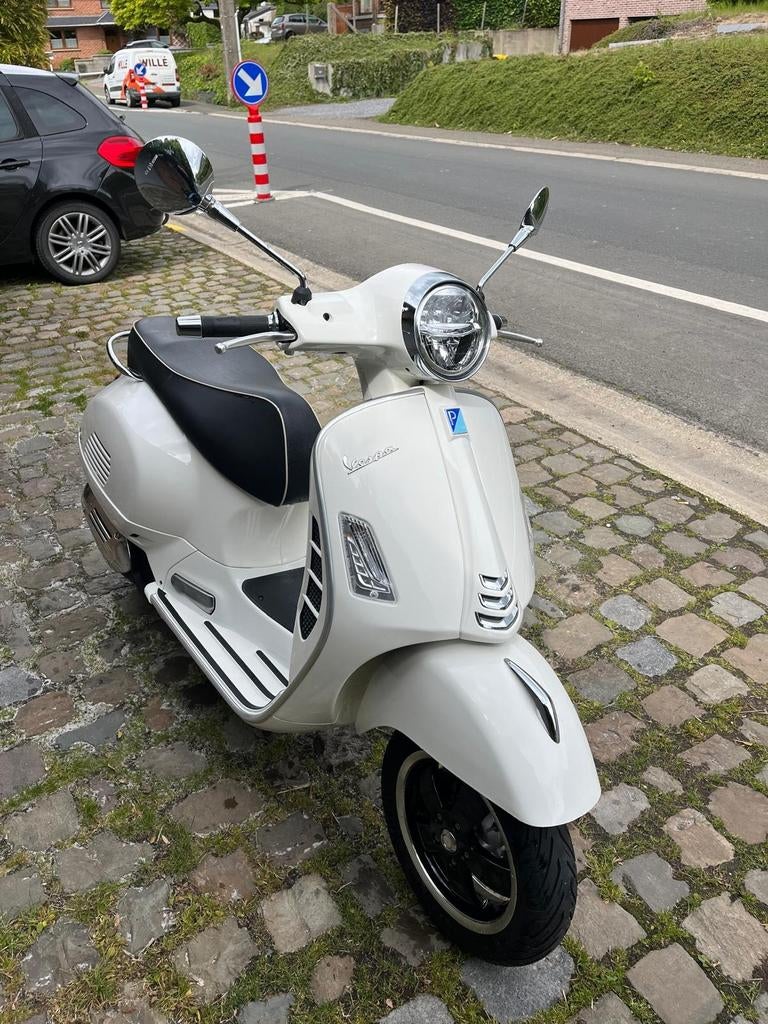 Vespa 125cc gts super comme neuf, Vélos & Vélomoteurs, Vélomoteurs & Scooters bridés, Vespa