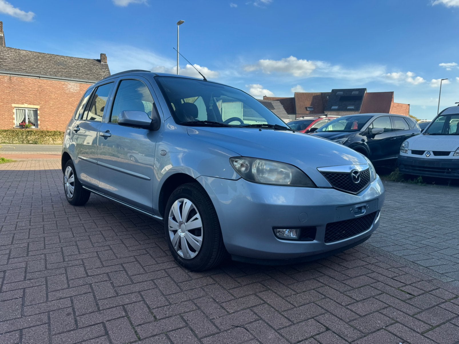 Mazda2 1.4 - ESSENCE - AUTOMATIQUE - AIRCO - 110.000km -2004, Autos, Achat, Entreprise, Noir, 5 portes