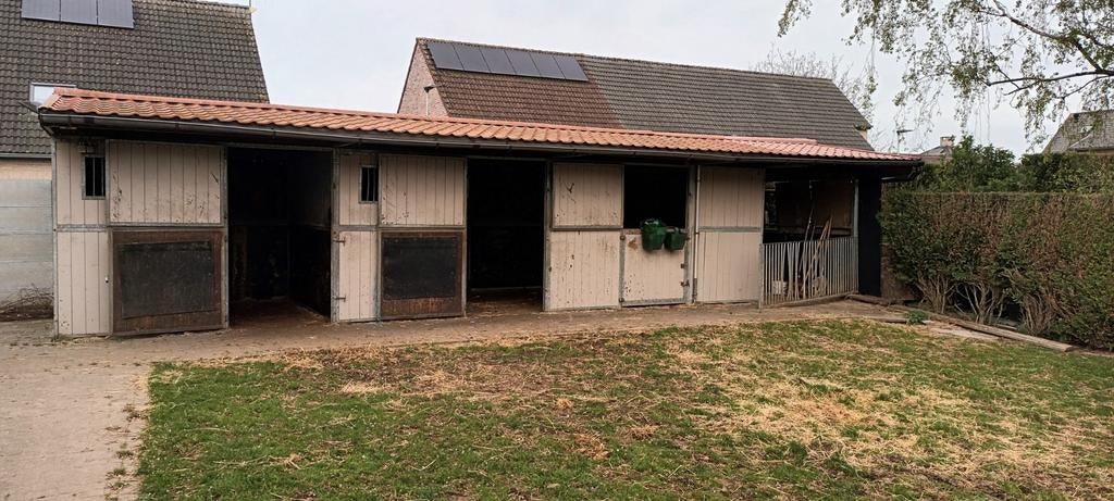 3 Paardenboxen 3mx3m met verlichting, en bergruimte, Jardin & Terrasse, Verrières, Enlèvement