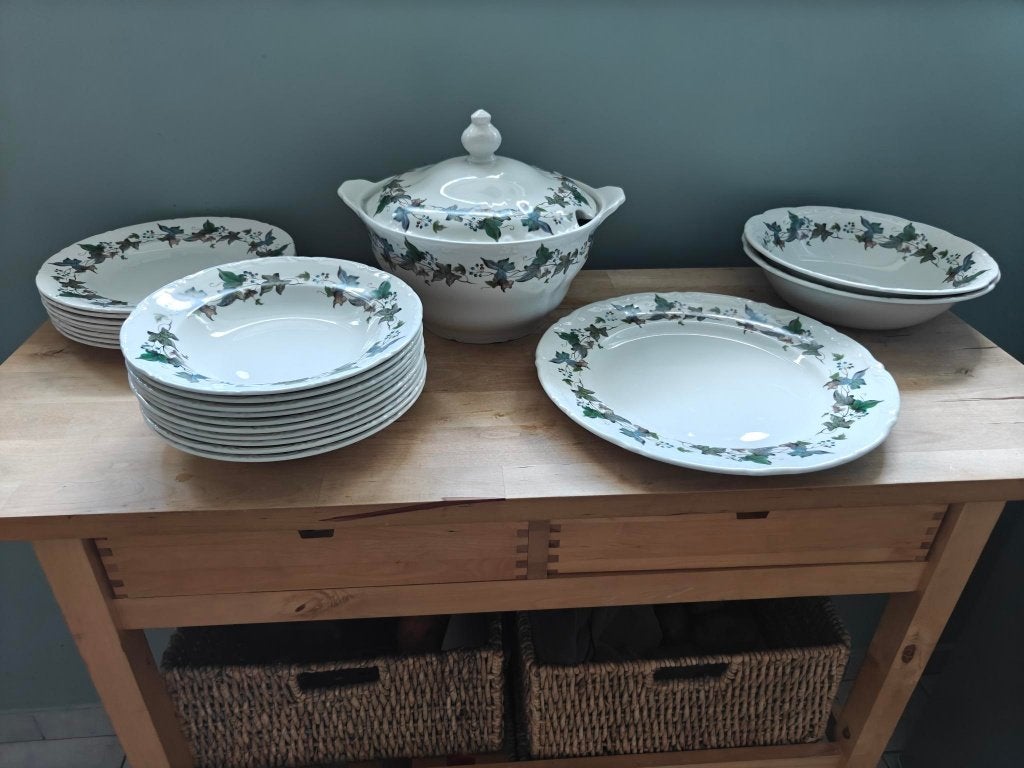servies PONTESA - made in Spain - perfecte staat, Huis en Inrichting, Keuken | Servies, Ophalen, Zo goed als nieuw, Bord(en)