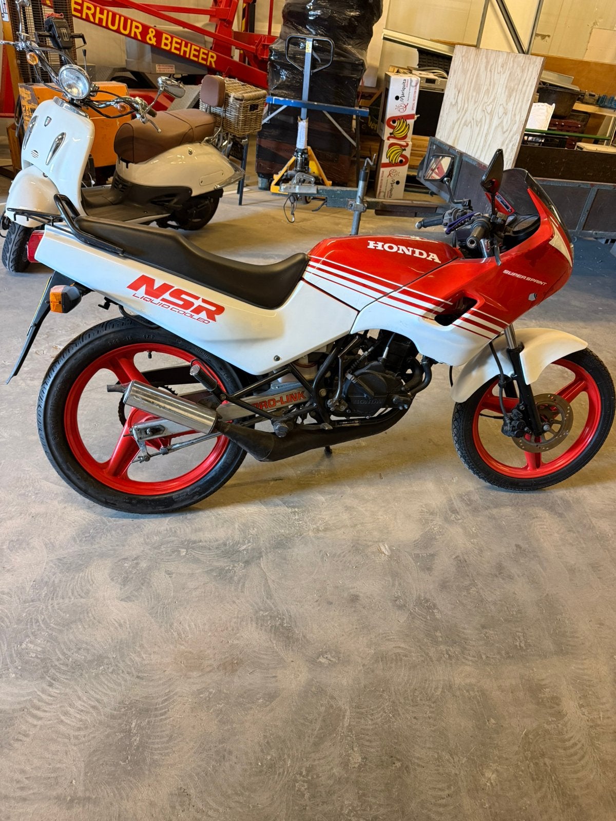 HONDA NSR  50.    Klass b 45 km  rijdt super goed, 49 cc, Klasse B (45 km/u), Ophalen, Overige merken