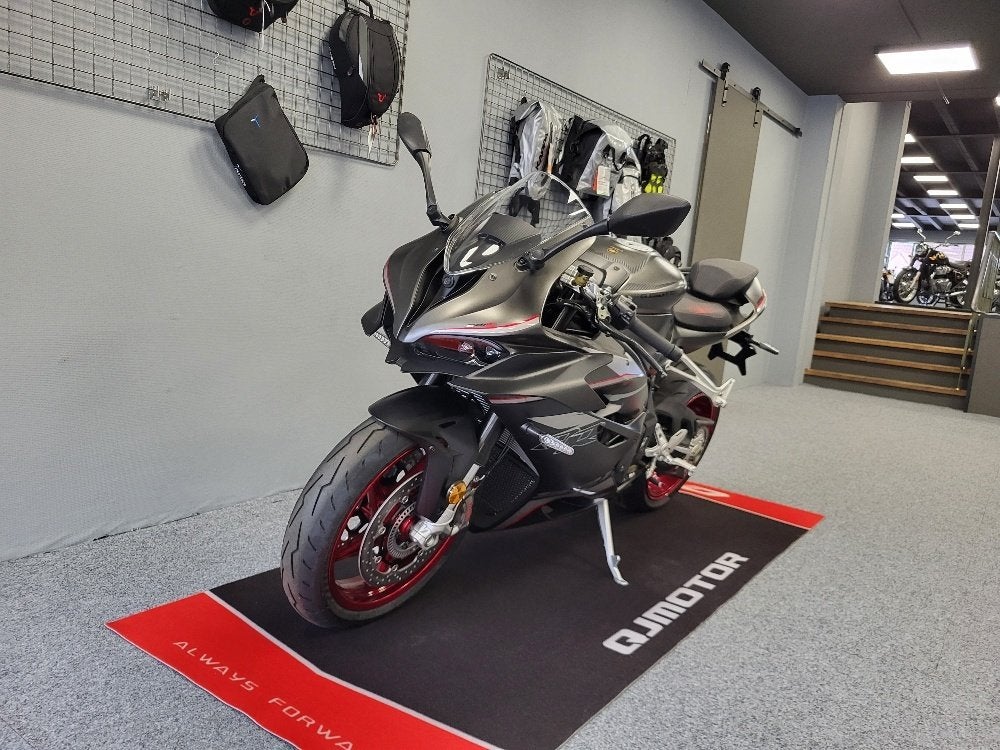 QJ Motor SRK 921 RR, Motoren, Motorrijbewijs A, 921 cc, Sport, Meer dan 35 kW