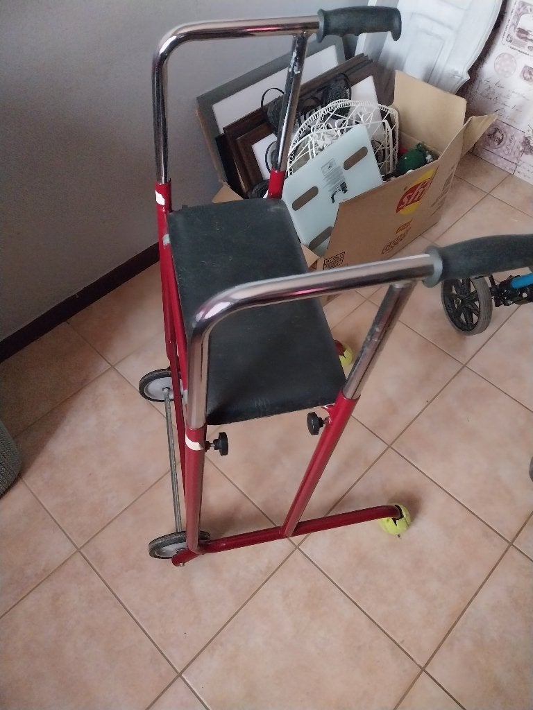 Deambulateur, Divers, Enlèvement, Utilisé