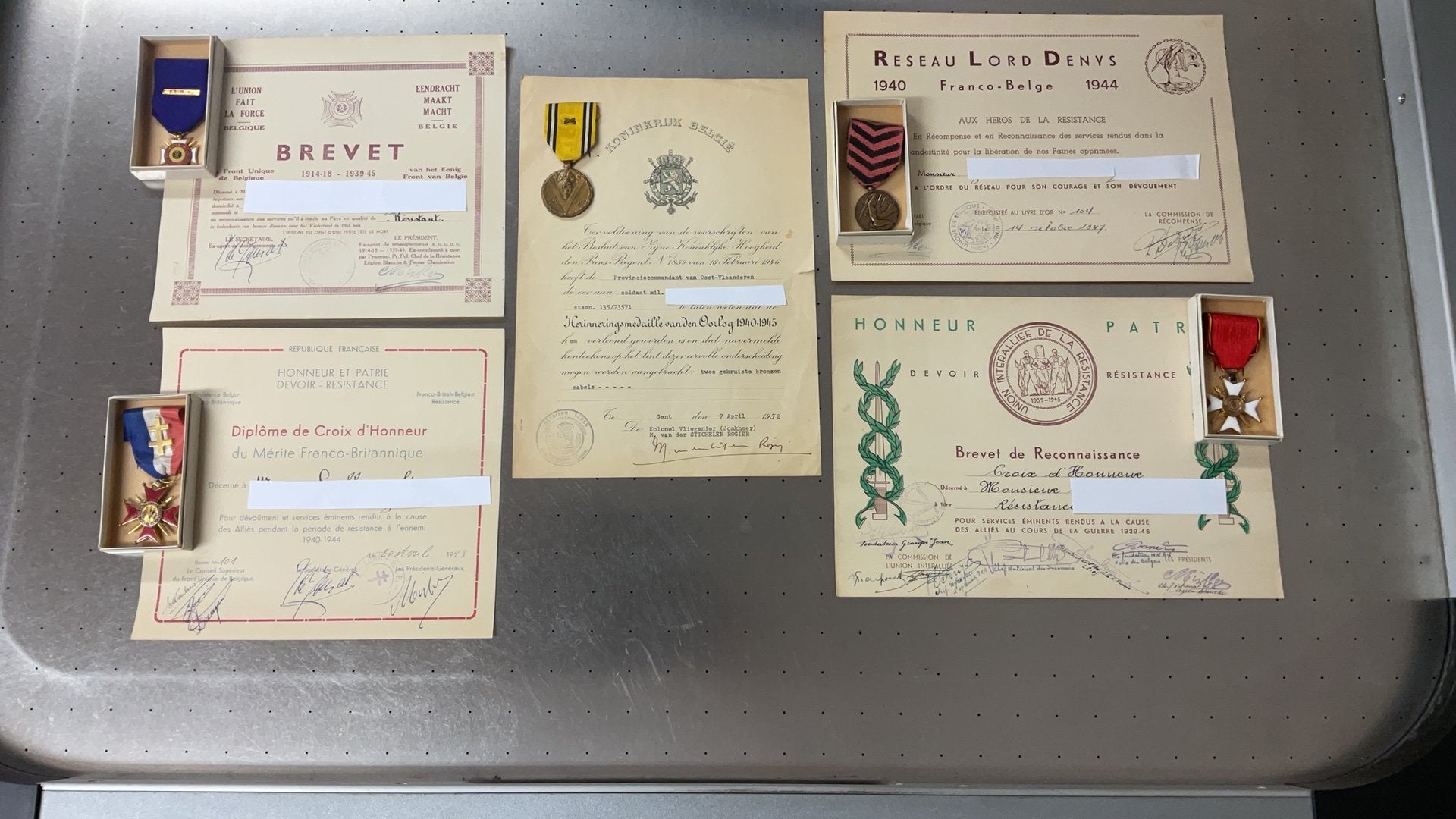Zeldzame medaille groep van een Gentse weerstander, Verzamelen, Militaria | Tweede Wereldoorlog, Ophalen of Verzenden