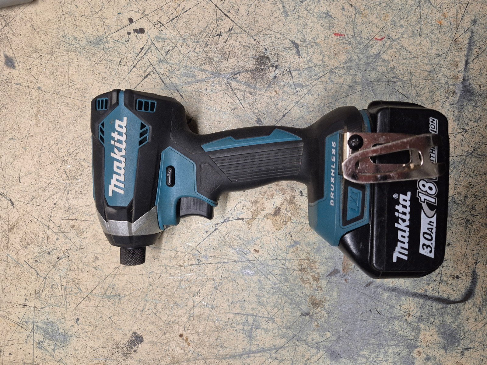 Makita DTD 153, Bricolage & Construction, Enlèvement ou Envoi