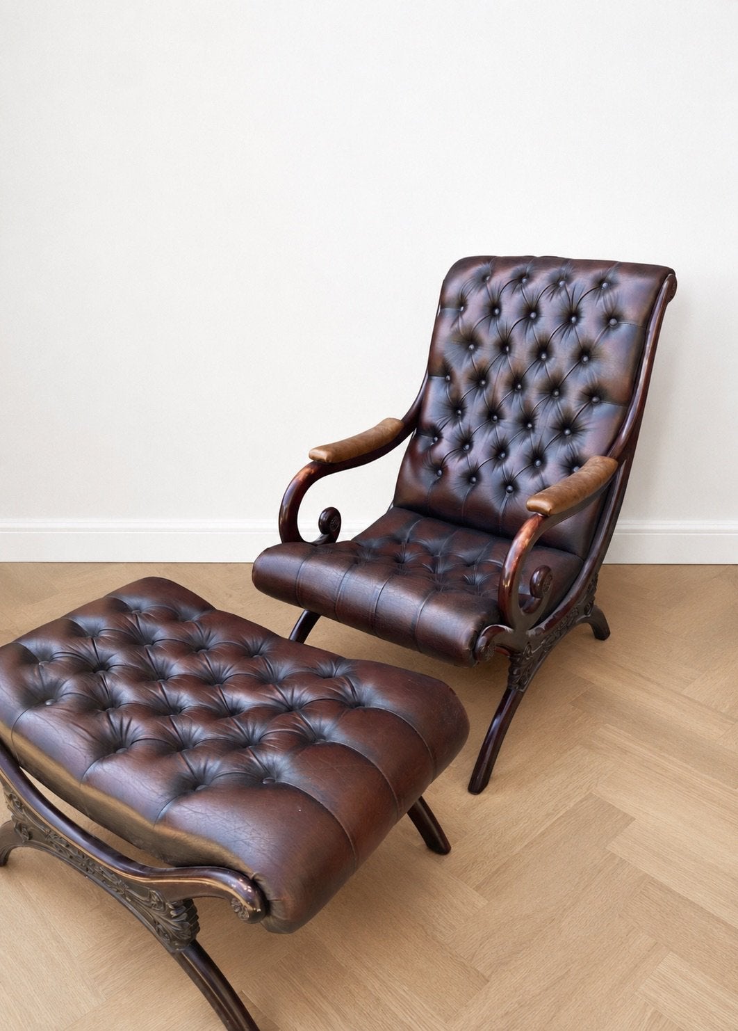 Klassieke leren fauteuil met voetenbank – Chesterfield stijl, Maison & Meubles, Fauteuils, Comme neuf, Enlèvement