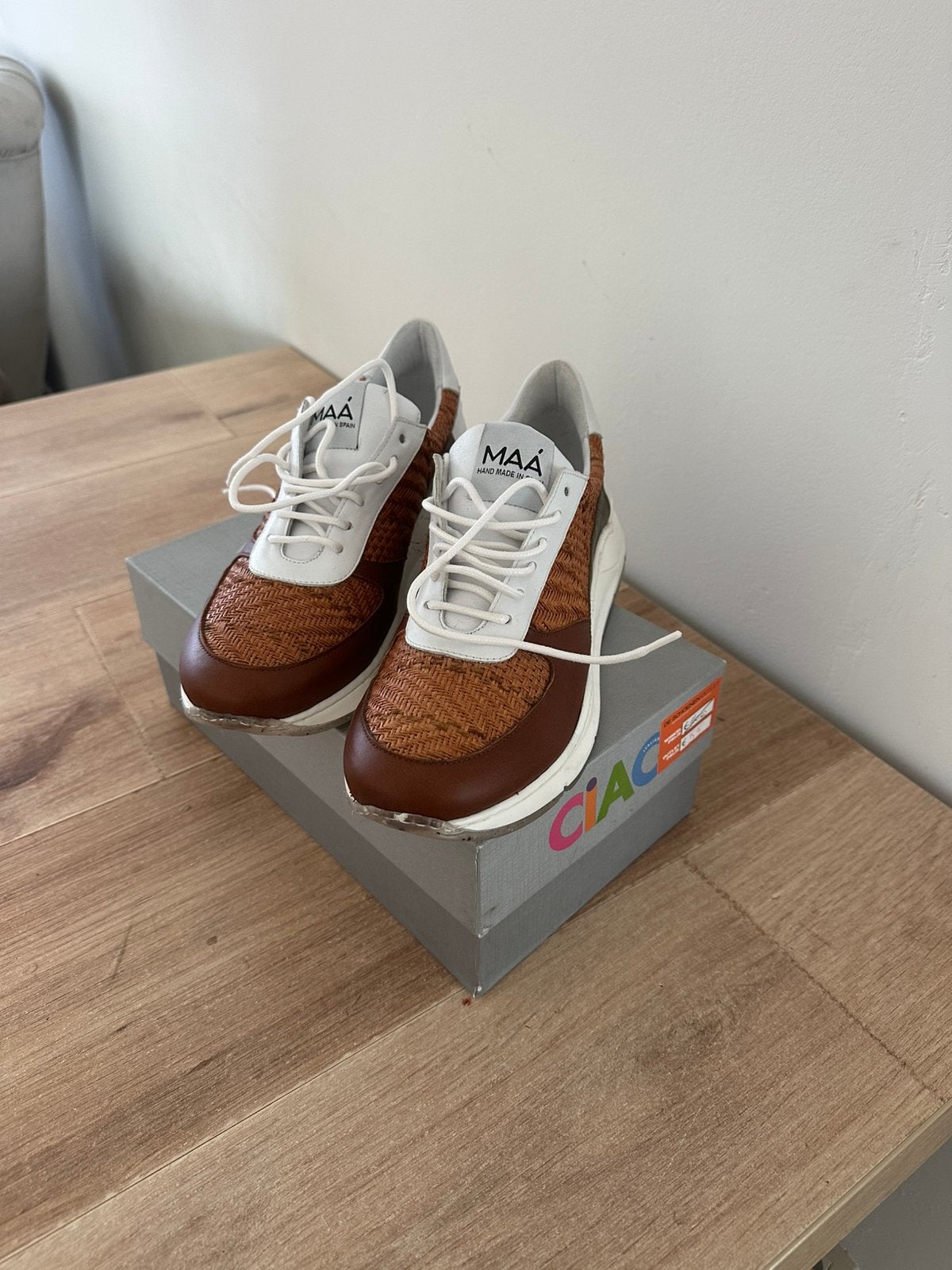 Italiaanse mode schoenen vrouw maat 41 nooit geddragen, Kleding | Heren, Schoenen, Ophalen, Wit, Nieuw, Sneakers