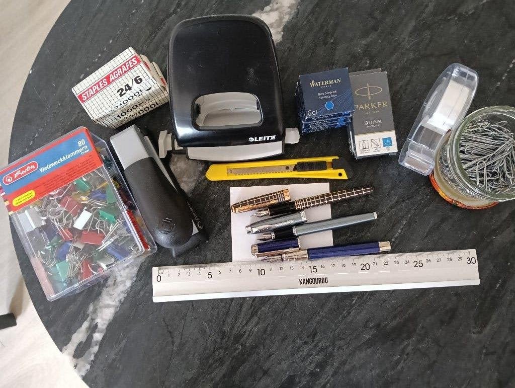 Setje bureaumateriaal, Ophalen, Gebruikt