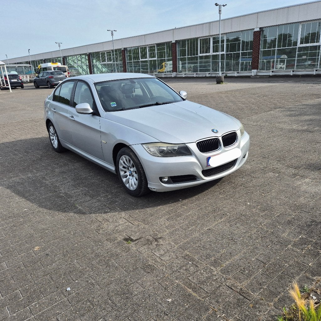 Bmw 318d Automatique Prêt à immatriculé, Auto's, BMW, Zwart, 103 g/km, Bedrijf, Zilver of Grijs