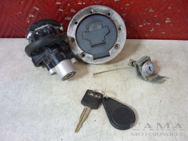 ENSEMBLE DE VERROU ET CYLINDRE DE PORTES Suzuki, Dhr. S. di Majo, Utilisé, Info@cama-motorparts.nl, P.J. Troelstraweg 8 8
3144 CX  MAASSLUIS, NL