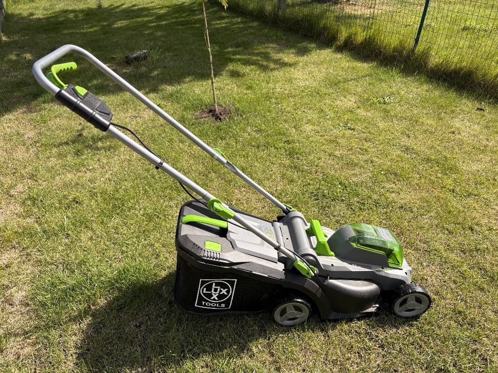 Lux 20V accu grasmaaier 33 cm, Tuin en Terras, Grasmaaiers, Ophalen, Elektrische grasmaaier, 30 t/m 39 cm, Lux Tools