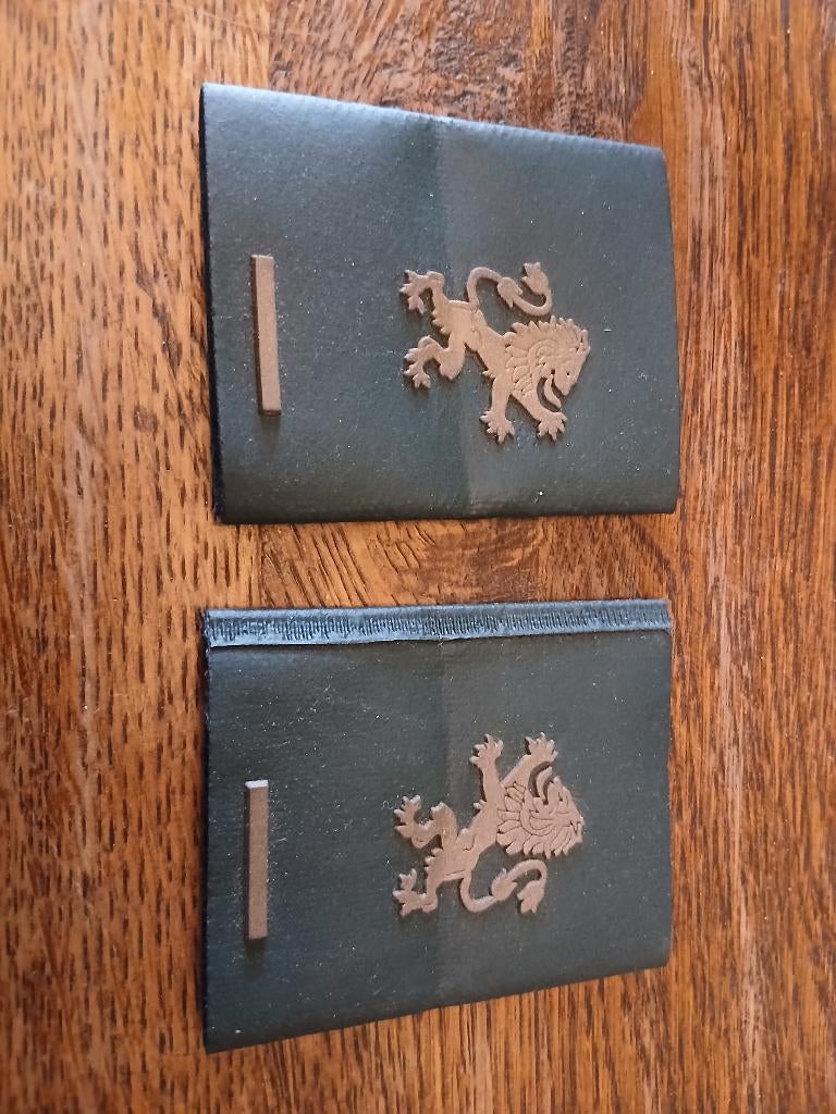 Paire de grades poste militaire n2, Envoi, Armée de terre, Emblème ou Badge