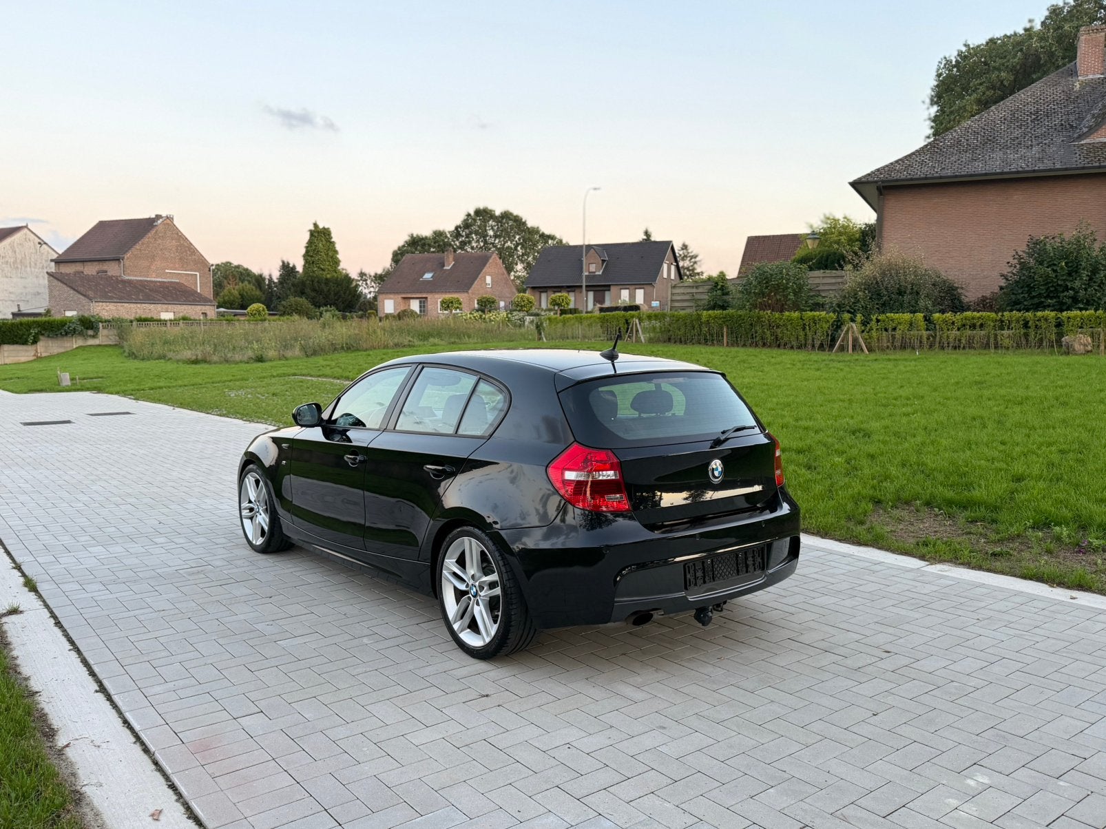 Bmw 118i 2011 M pakket blanco gekeurd, Autos, Cuir, Euro 5, Achat, Carnet d'entretien