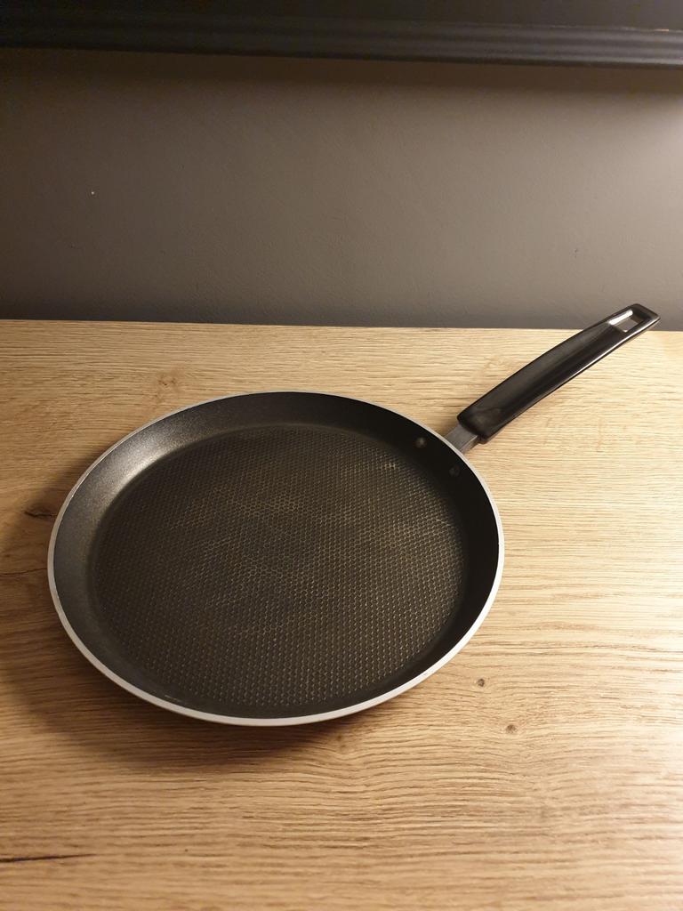Pannekoekenpan Tefal 22 cm, Ophalen of Verzenden, Gebruikt, Koekenpan of Braadpan, Keramische plaat
