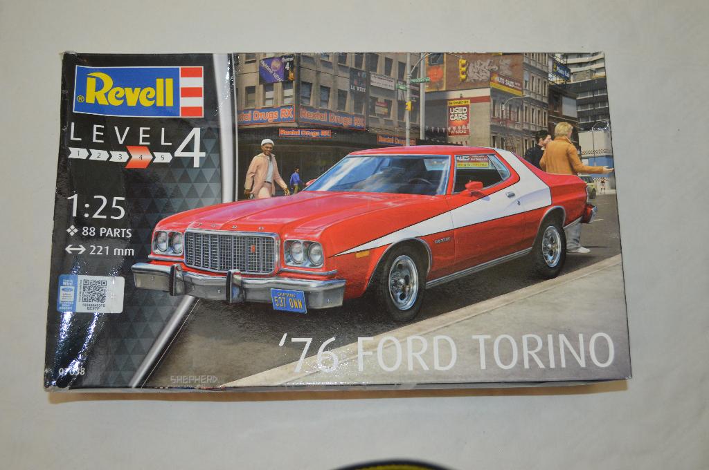Revell '76 Ford Torino, Ophalen, Zo goed als nieuw, Revell