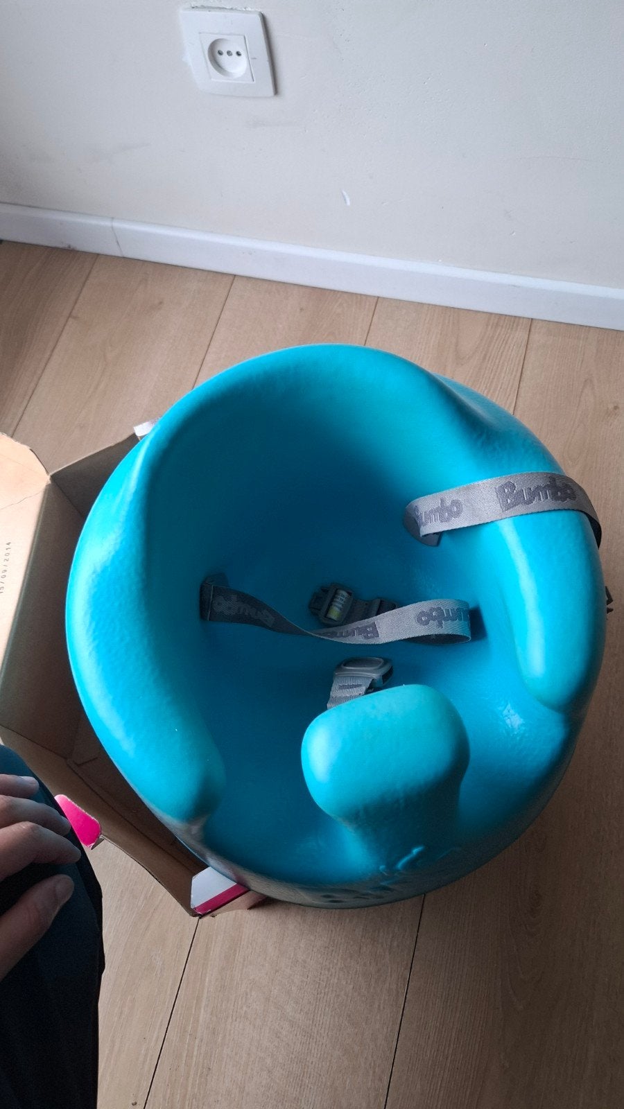 Bumbo babyzitje met tafeltje – Topstaat + originele doos, Kinderen en Baby's, Ophalen, Zo goed als nieuw, Overige typen, Afneembaar eetblad