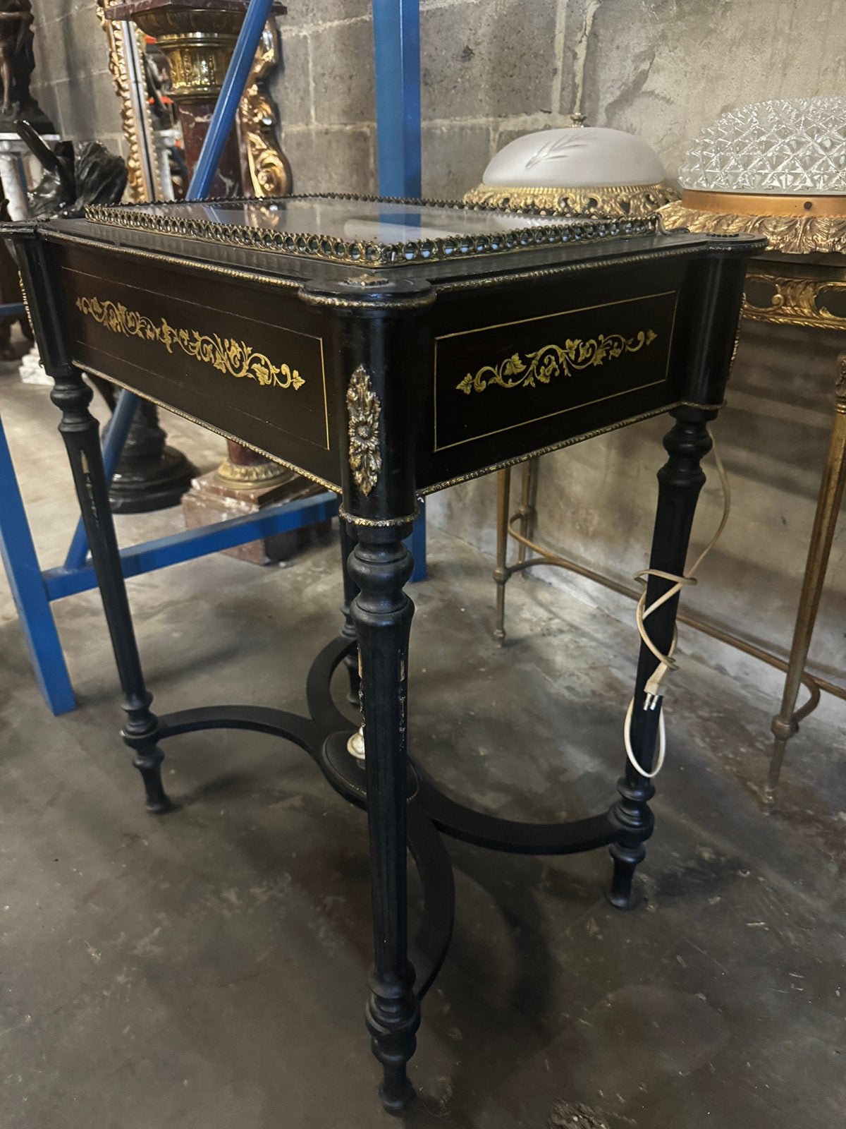 Antieke vitrine tafel Napoleon III, Antiek en Kunst, Antiek | Meubels | Tafels, Ophalen