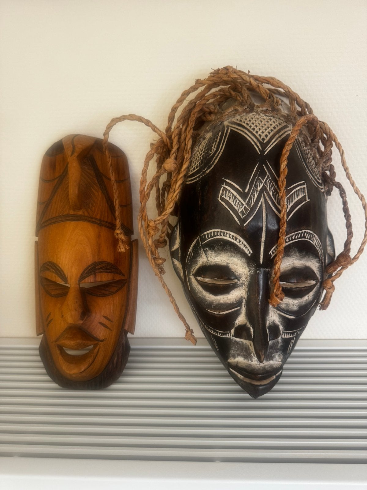 Houten maskers, Ophalen