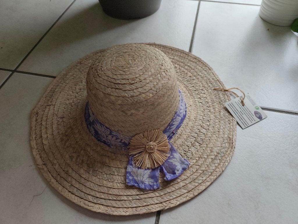 Chapeau dame avec ruban et fleur. T : 57., Kleding | Dames, Hoeden en Petten, Ophalen, 56 of 57 cm (M, 7 of 7⅛ inch), Hoed, Nieuw