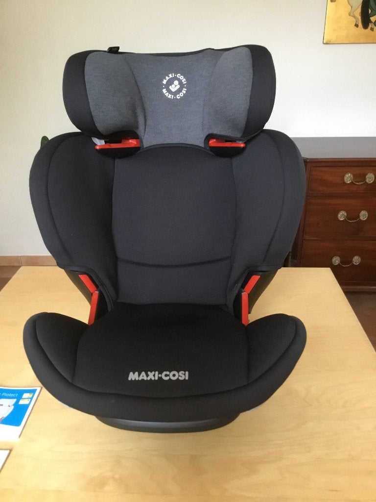 Maxi Cosy, Ophalen, Autogordel of Isofix, Zo goed als nieuw, Afneembare rugleuning