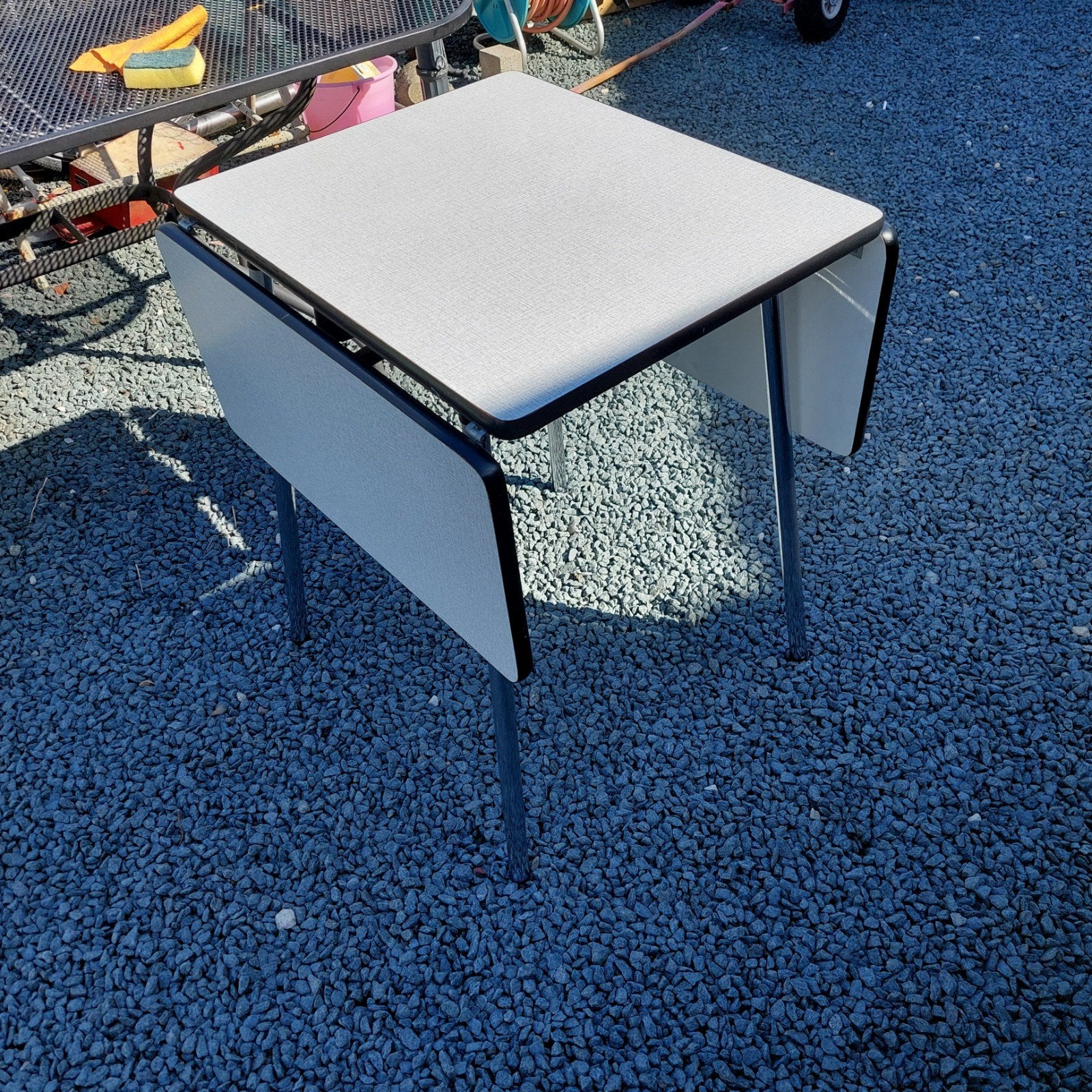 Retro klaptafel in formica grijs, Huis en Inrichting, Tafels | Kaptafels, Ophalen