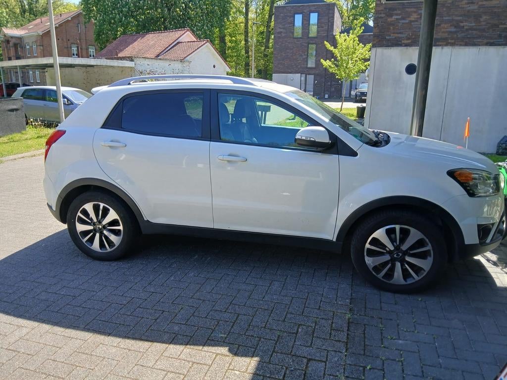 Ssangyong korando 2.0 4WD, Auto's, Euro 5, Monovolume, Leder, Bedrijf