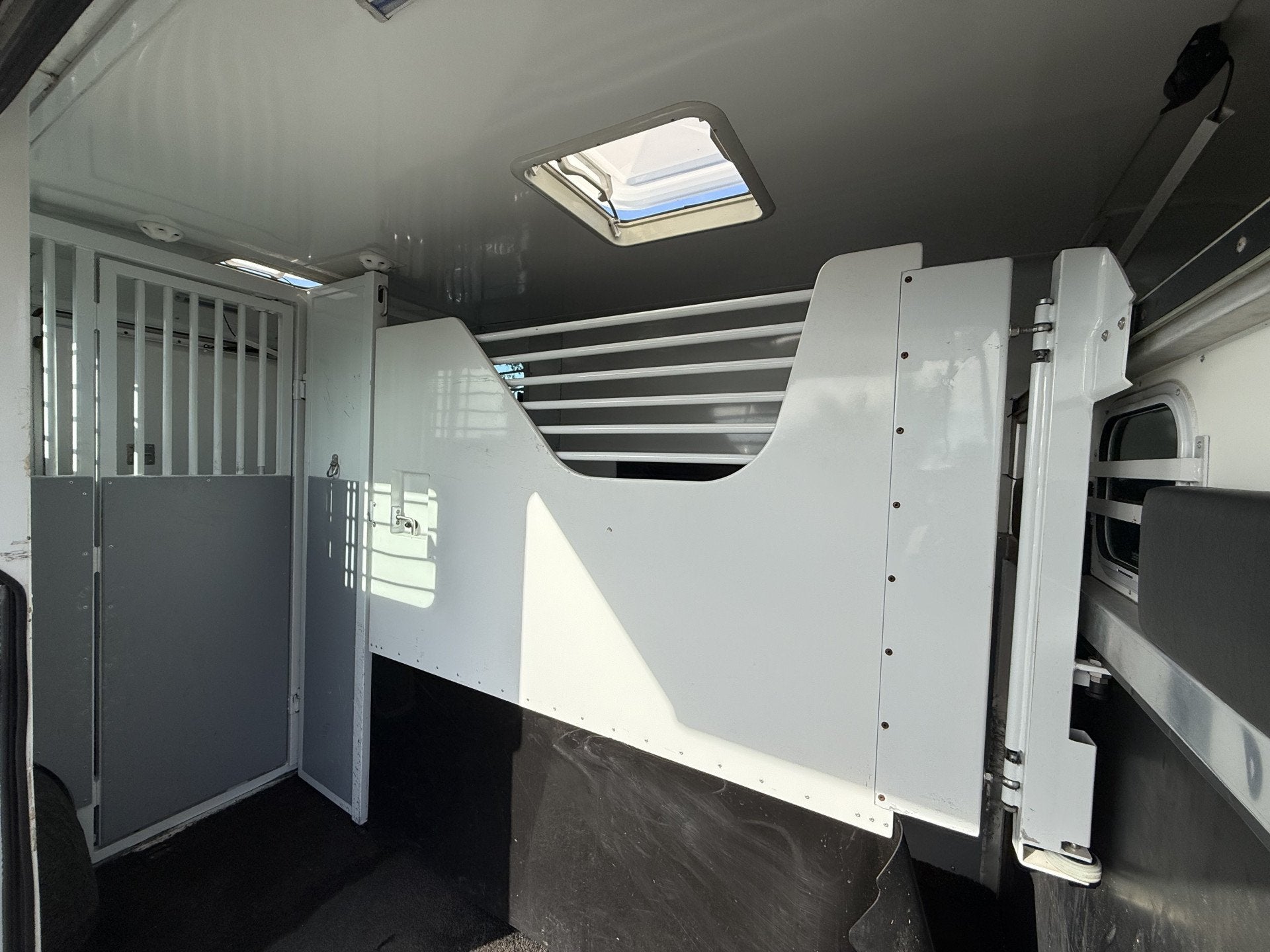 Renault Master | HORSETRUCK | BARBOT | STALLION 3XL | 2016 |, Dieren en Toebehoren, Paarden en Pony's | Trailers en Aanhangwagens