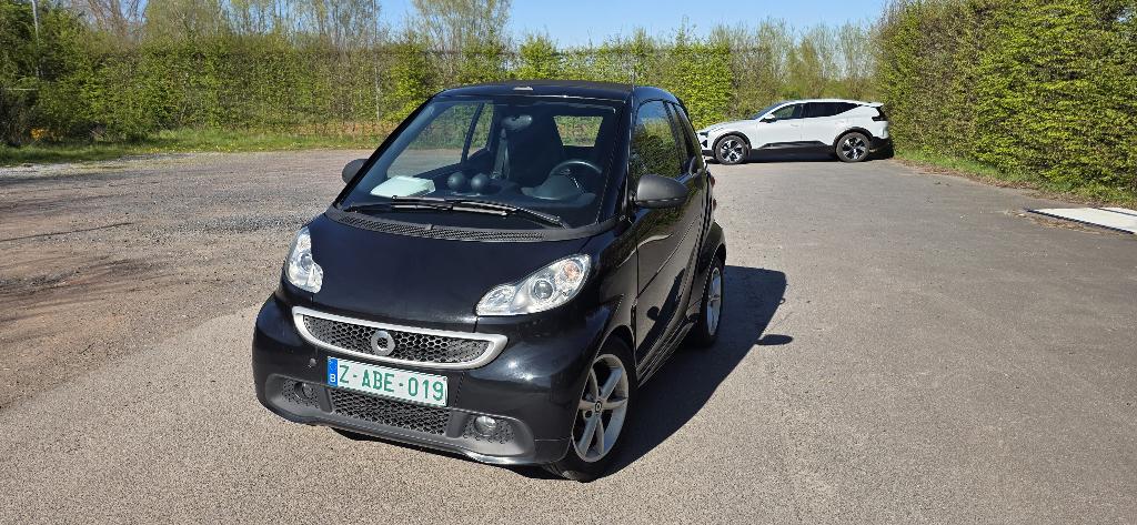 smart for two cabriolet 109000 km IS GEKEURD MET ROOS FOMULI, Auto's, Euro 5, 4 cilinders, Cabriolet, Zwart