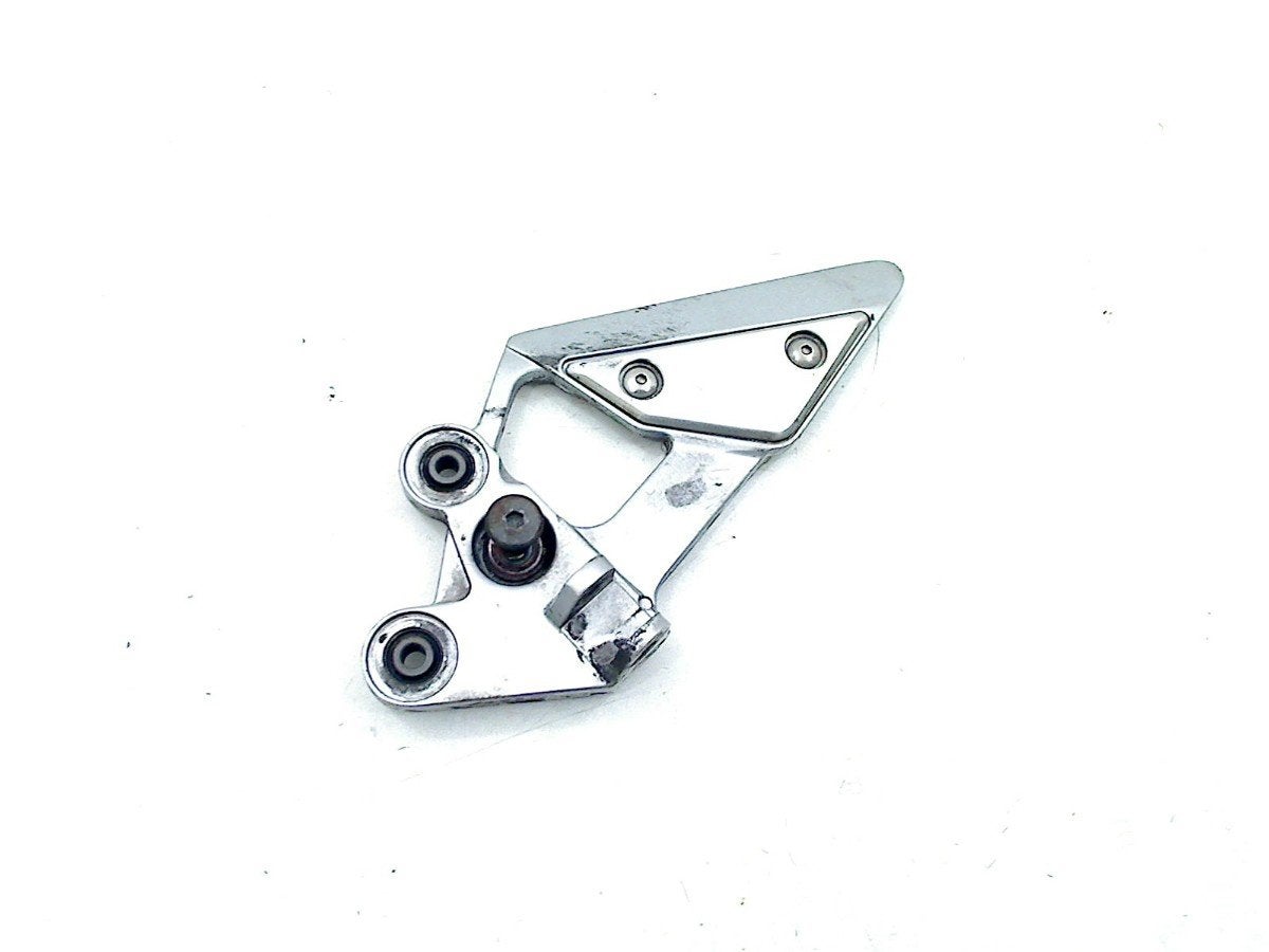 REPOSE PIEDS AVANT GAUCHE Yamaha FZ 6 2004-2006 (FZ6 FAZER), Dhr. S. di Majo, Utilisé, Info@cama-motorparts.nl, P.J. Troelstraweg 8 8
3144 CX  MAASSLUIS, NL