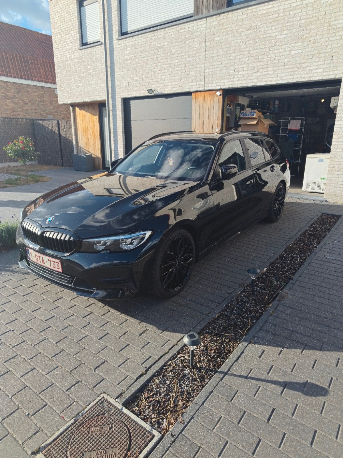 BMW 318d G21–Automaat–Panoramadak–19” Black Edition Velgen, Auto's, BMW, 1995 cc, Lichtsensor, Zwart, 5 deurs
