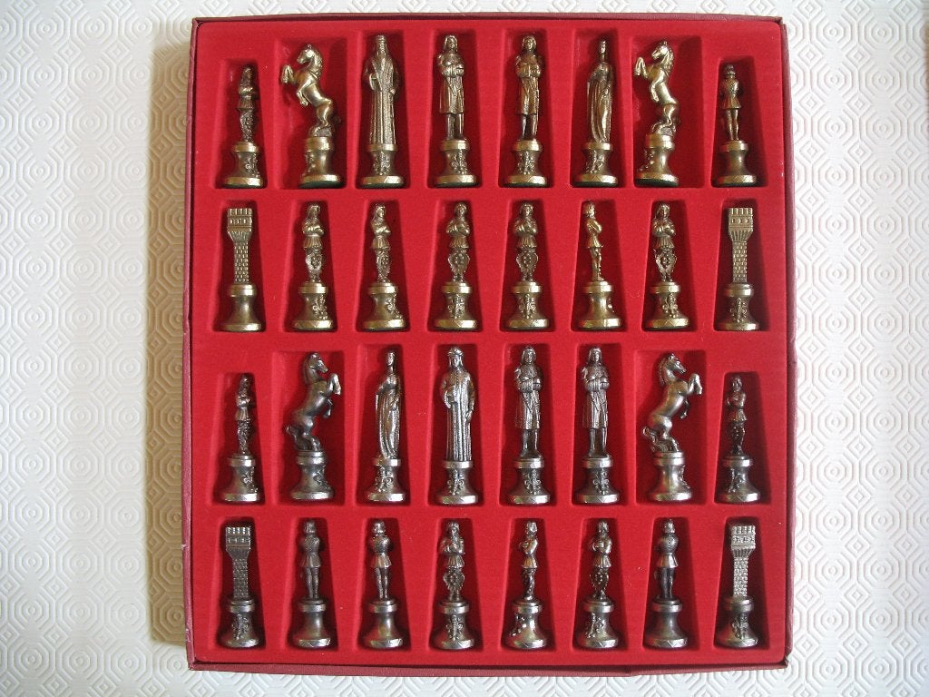 Schaakbord, Franse of Italiaanse hof, metalen stukken , Ophalen of Verzenden