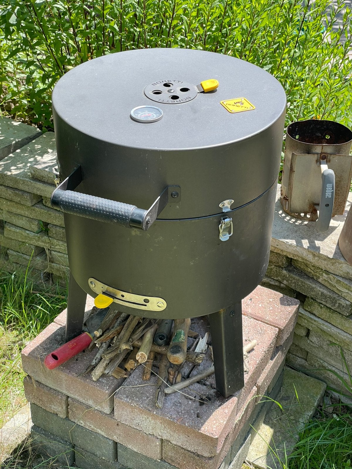 Boretti tonello met hoes, Jardin & Terrasse, Barbecues au charbon de bois, Utilisé, Avec accessoires, Enlèvement