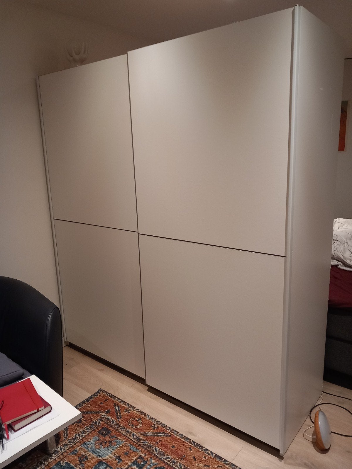 grote witte kleerkast, Ophalen, Met deur(en), Gebruikt, 150 tot 200 cm